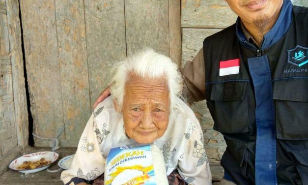Emak Kinis 95 Tahun, Hidup Sebatang Kara